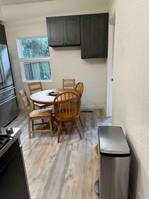 Bumblebee House Apartment Oakland Exterior photo
