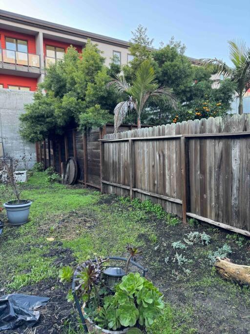 Bumblebee House Apartment Oakland Exterior photo