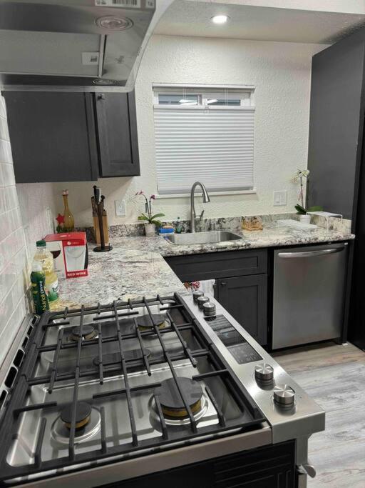 Bumblebee House Apartment Oakland Exterior photo